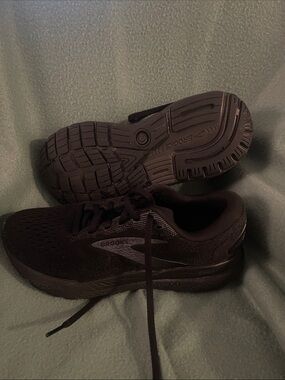 Brooks Women's All-Black Lightweight Running Sneakers